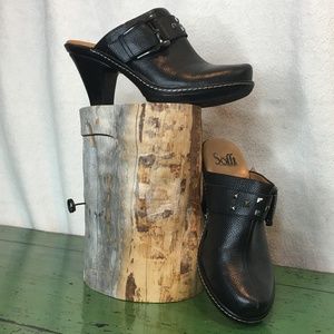 SOFFT BLACK LEATHER CLOGS size 6.5